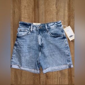H&M NWT High Rise Mom Jean Shorts • Light Wash